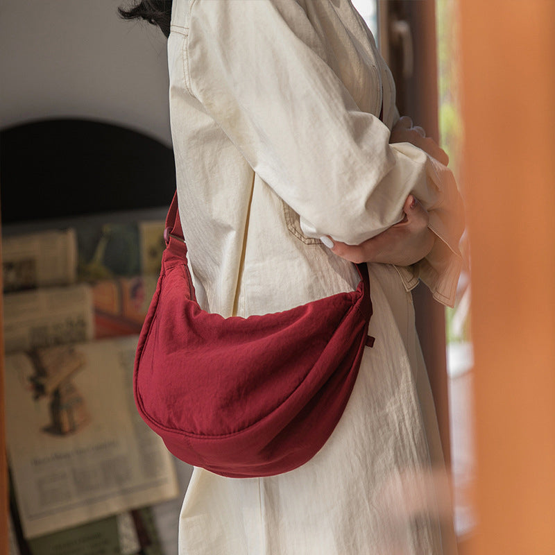 Kaitlyn - Halbmond Crossbody Tasche