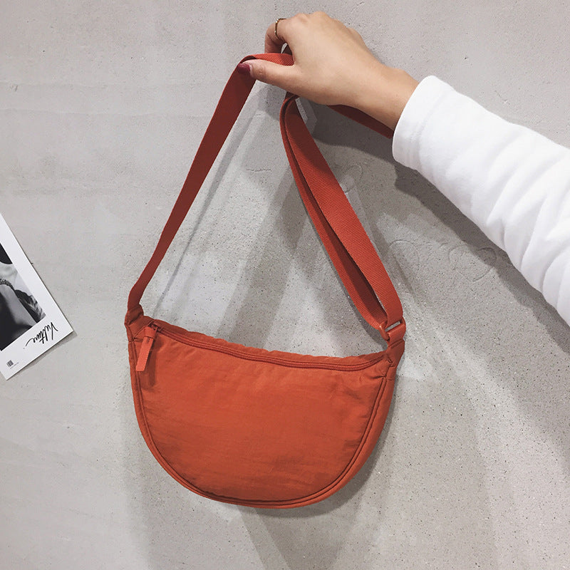 Kaitlyn - Halbmond Crossbody Tasche