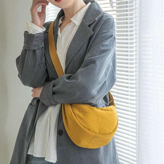 Kaitlyn - Halbmond Crossbody Tasche